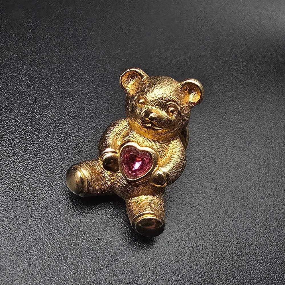 Avon Teddy Bear October Birthstone Pin Gold Tone Pink Rhinestone Heart Vintage